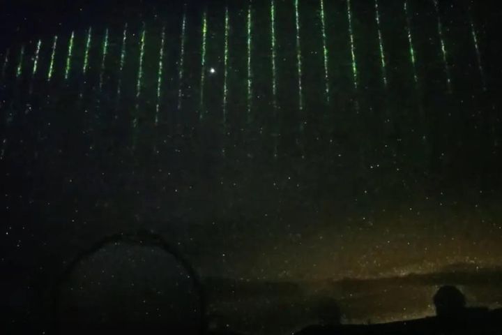 Green-lasers-sky-hawaii-chinese-satellite